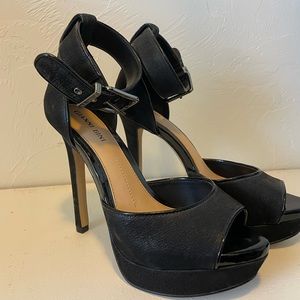 Black Gianni Bini platform heels